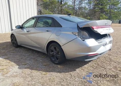 2021 Hyundai Elantra Sel z USA, uszkodzony, nr VIN 5NPLM4AG1MH000957